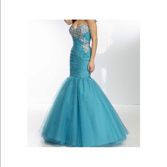 Mermaid Gown - Picture 1 of 2